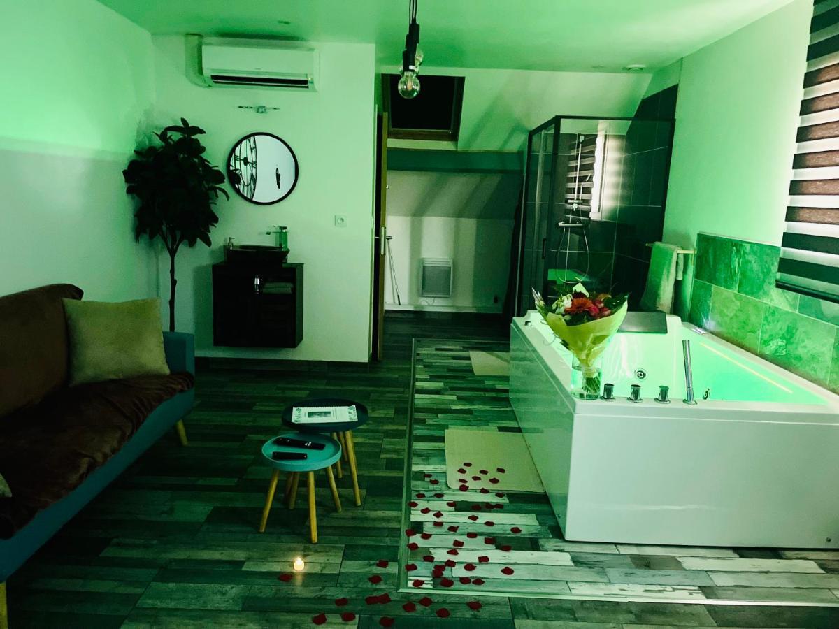 La Bulle De Romance - Love Room Tigy Exterior foto